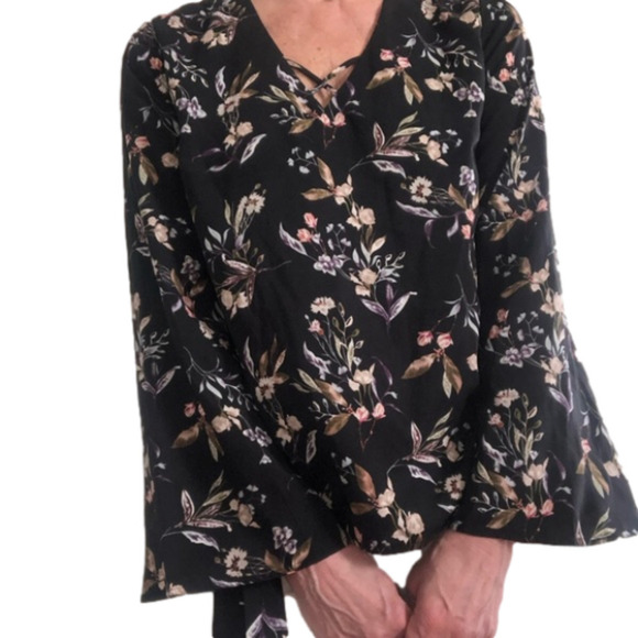 Dex - Black Floral  Bell Sleeves with Bow Size M - Picture 4 of 15